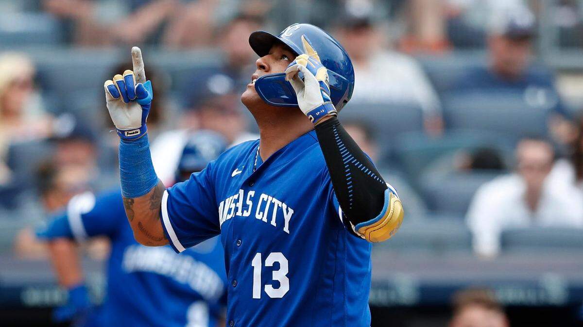 Kansas City Royals slugger Salvador Perez points skyward after hitting the go-ahead ninth-inning homer at New York against the Yankees on Sunday.