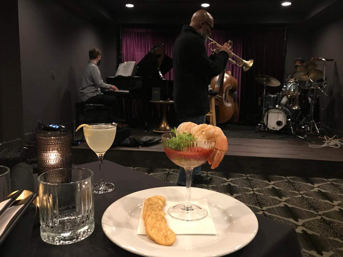Lonnie’s Reno Club has opened in the Ambassador Hotel Kansas City.