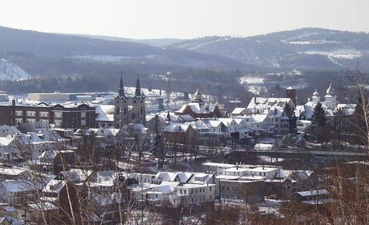 Brett Veach grew up in Mount Carmel, Pennsylvania. Located about 90 miles northwest of Philadelphia, its Biblical name is inspired by its picturesque locale.