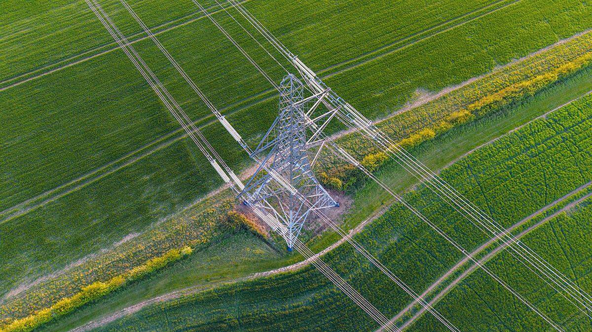 The Buffalo Flats project’s 133 miles of steel towers and millions of pounds of concrete would cause permanent, irreparable damage to the Tallgrass Prairie.