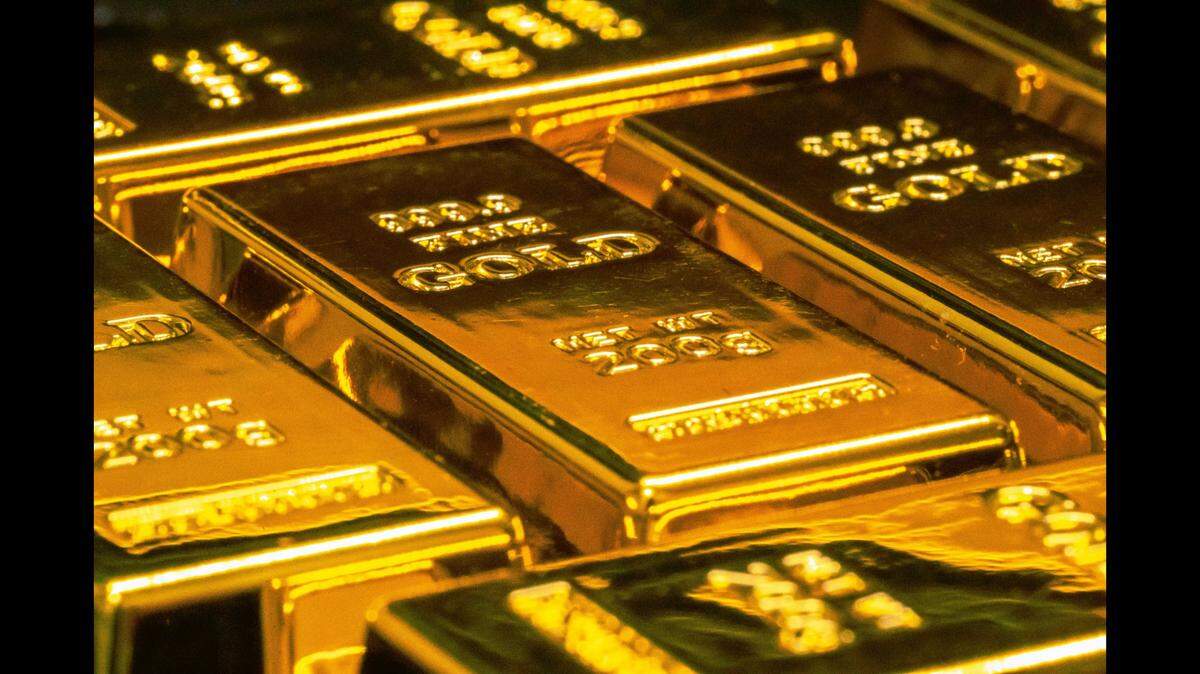 A Nebraska couple fell for a “very unusual” scam involving gold bars, in which they lost more than $115,000, officials say.