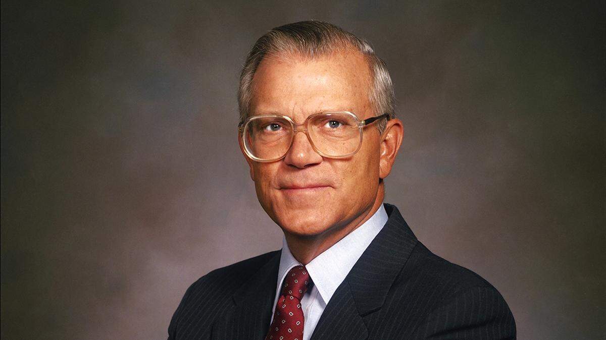 Former Hallmark president and CEO Donald J. Hall died Sunday, the company announced.