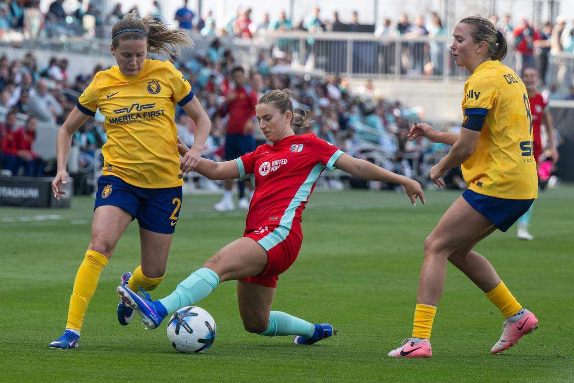 Kansas City Current forward Ally Sentnor (21) attempts to tackle a ball away from Utah Royals players in the second half of the Current's match vs. the Utah Royals, on Saturday, March 14, 2026, at the CPKC Stadium. The Current won 2-1 against the Utah Royals.