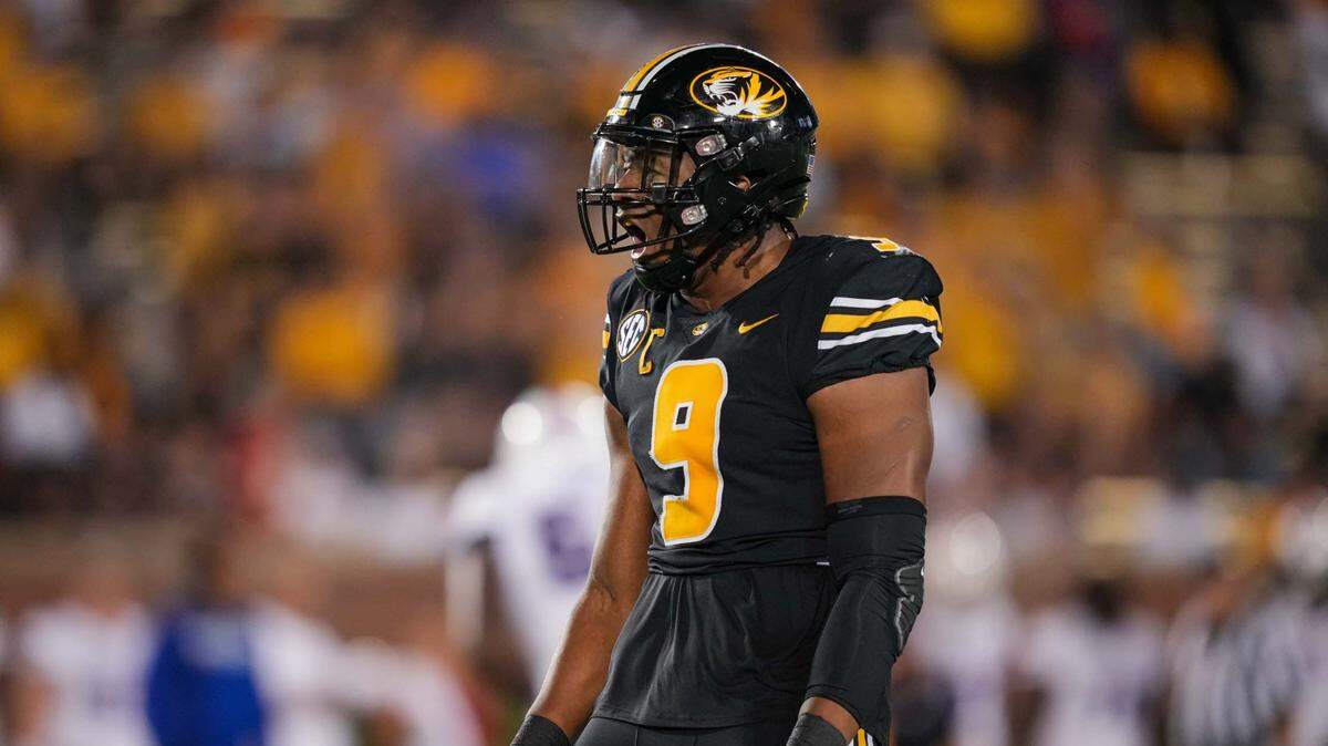 Missouri Tigers defensive lineman Isaiah McGuire (9) celebrates after a sack against the Louisiana Tech Bulldogs at Faurot Field at Memorial Stadium on September 1, 2022.