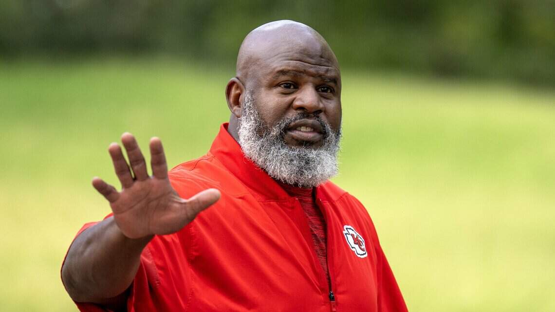 Chiefs warmly welcome back Eric Bieniemy — and his energy — to training camp