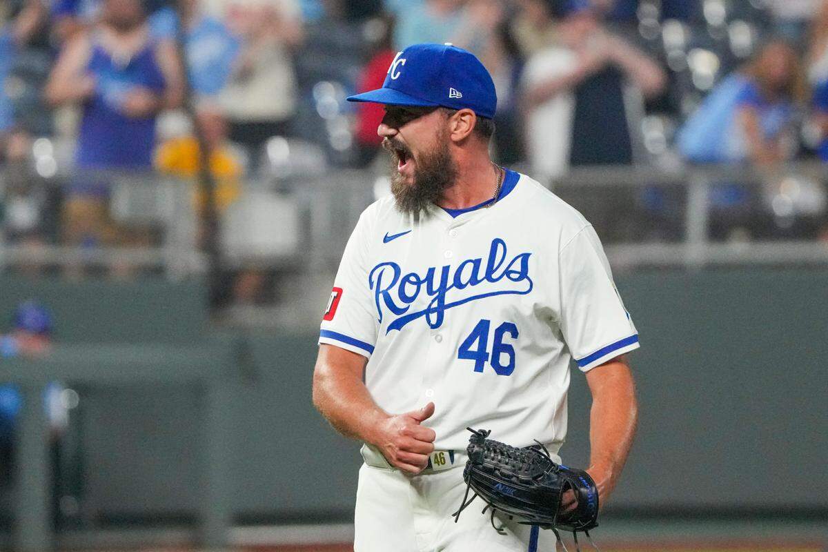 Royals relief pitcher John Schreiber celebrates after getting the save in KC’s Monday night win against the Los Angeles Angels at Kauffman Stadium.
