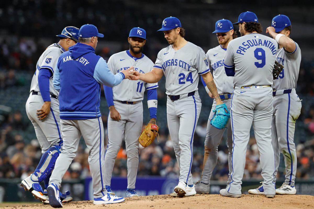 Kansas City Royals manager Matt Quatraro (33) take the ball to relieve pitcher Michael Lorenzen (24) in the fifth inning against the Detroit Tigers at Comerica Park on Apr 17, 2025 in Detroit, Michigan, USA.