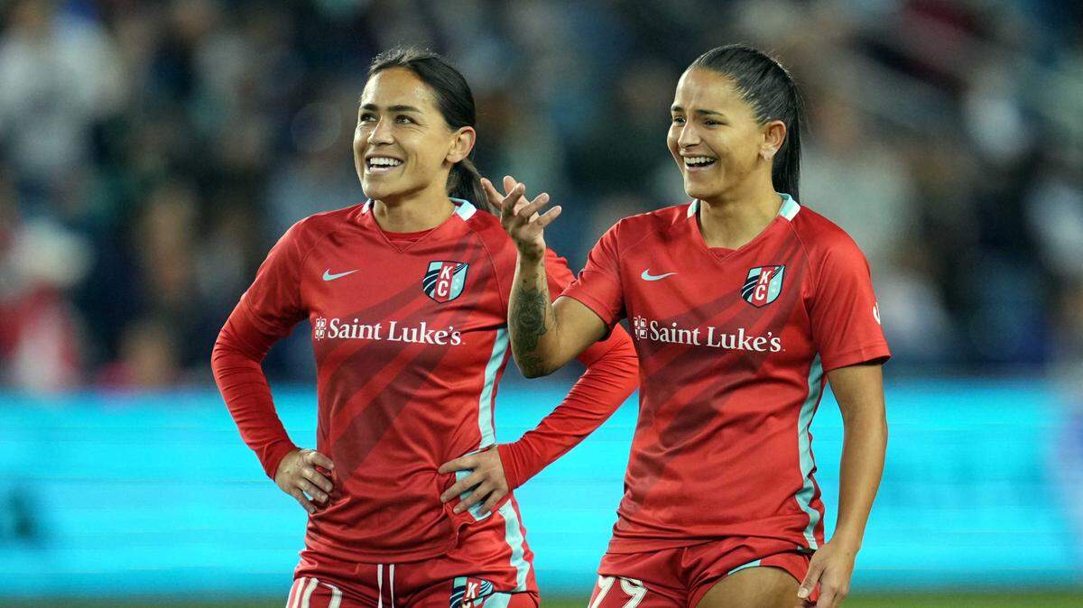 Kansas City Current midfielder Lo LaBonta (10) and midfielder Debinha (99) react to a play during the second half against the Chicago Red Stars at Children’s Mercy Park on Oct. 7, 2023.