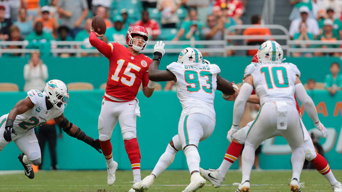 Chiefs’ Patrick Mahomes tied one of Tom Brady’s NFL records on Sunday