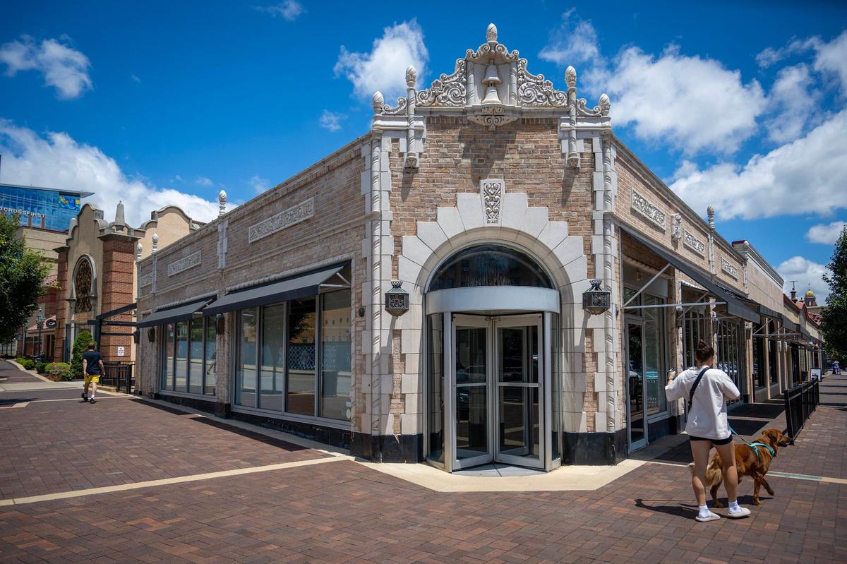 The building at 620 Jefferson St. on Kansas City’s famed Country Club Plaza is one of many storefronts that are currently vacant.