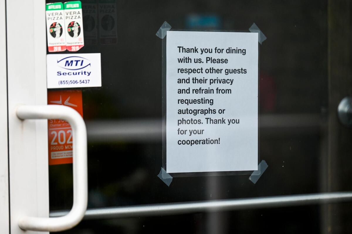 A sign on the door of Il Lazzarone shows the restaurant’s popularity with Kansas City Chiefs players and fans alike.