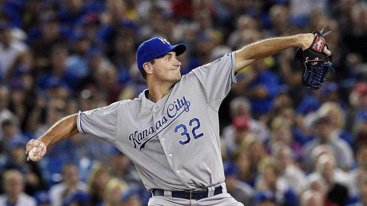 Kansas City Royals starting pitcher Chris Young throws in the first inning during Tuesday’s ALCS baseball game on October 20, 2015 at Rogers Centre in Toronto.