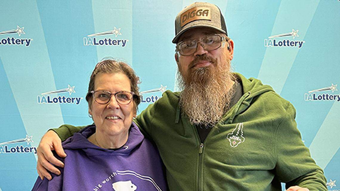 Deanne and Eric Guetter won a $250,000 prize, Iowa Lottery officials said.