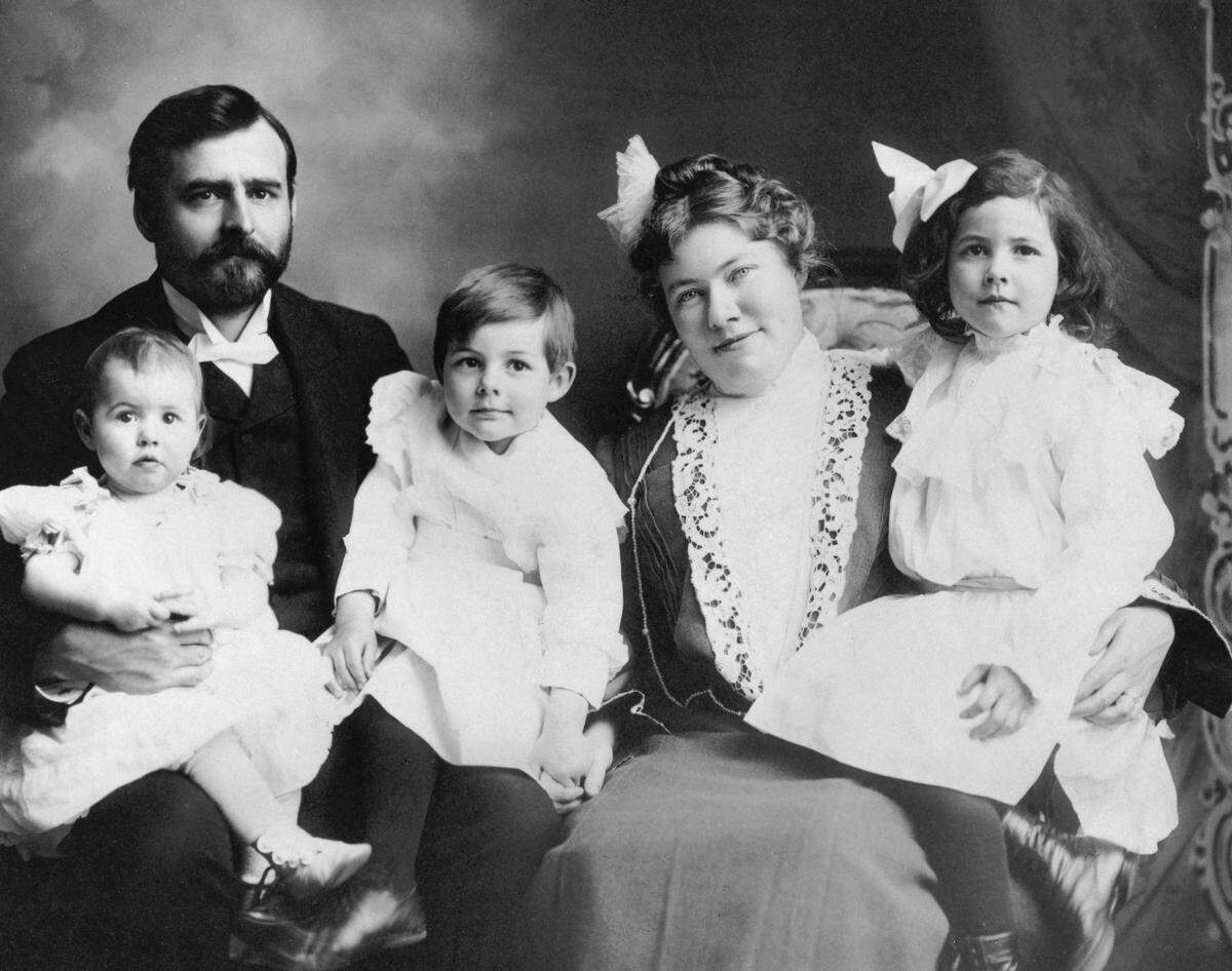 Hemingway family portrait in October 1903, from left: Ursula, Clarence, Ernest, Grace and Marcelline Hemingway.