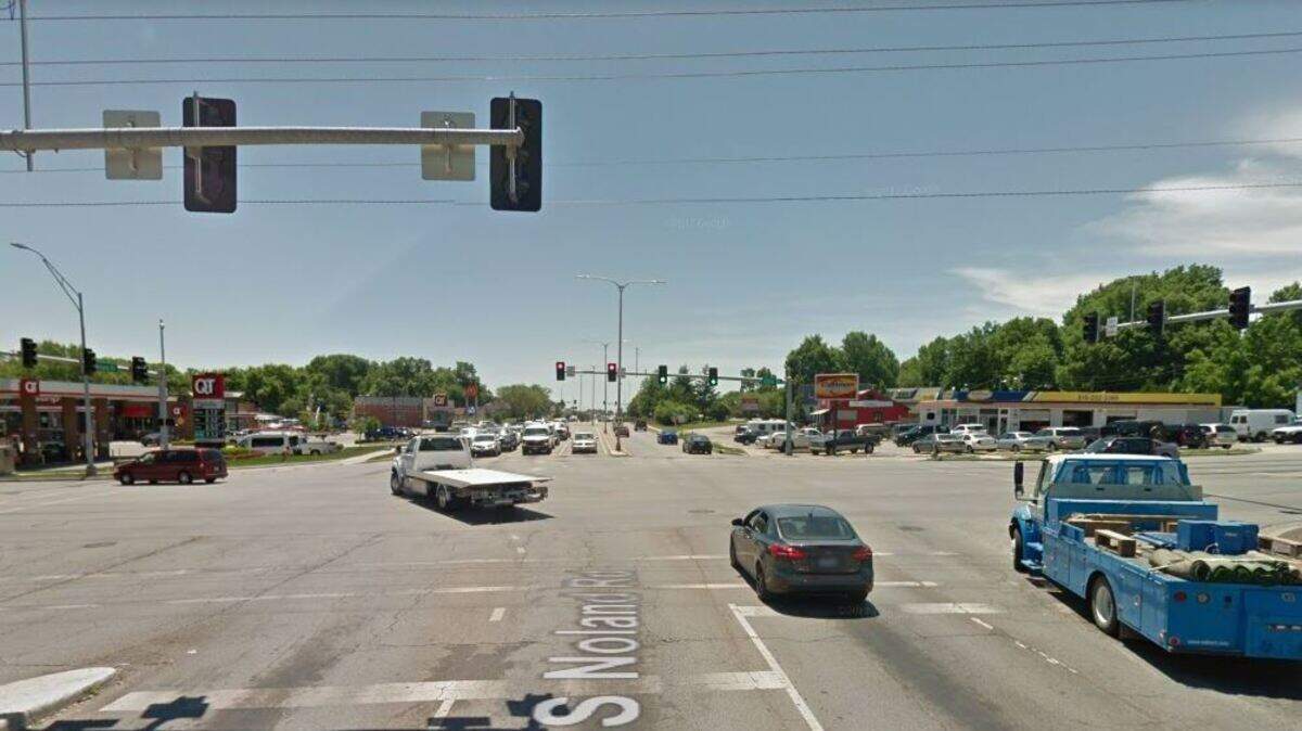 One killed, two hurt in Independence crash at red light | Kansas City Star