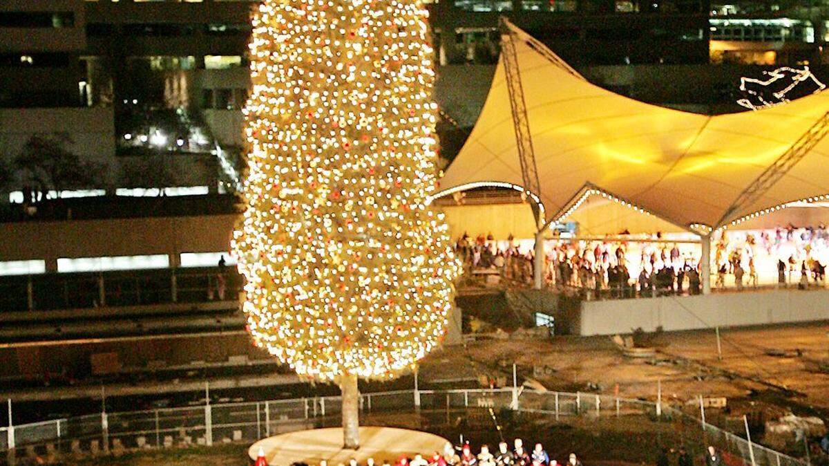 The Mayor’s Christmas Tree lighting at Crown Center will begin at 5:30 p.m. Nov. 26.