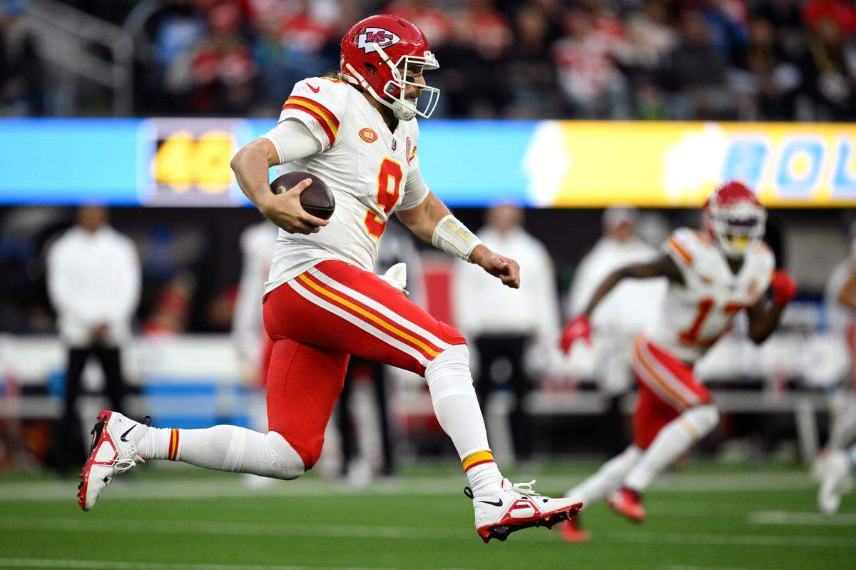 Chiefs quarterback Blaine Gabbert runs for a big gain against the Los Angeles Chargers in the 2023 regular-season finale at SoFi Stadium.