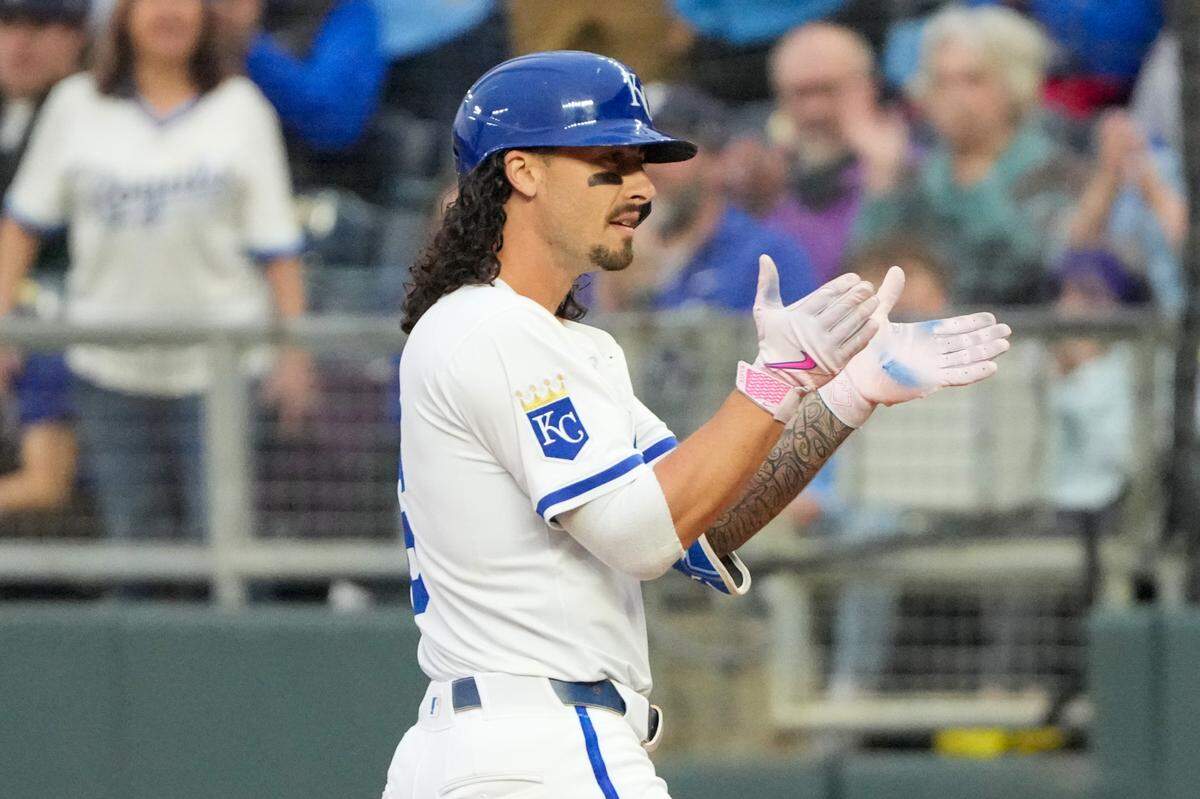 Kansas City’s Jonathan India (6) celebrates after hitting a one-run single against the Cincinnati Reds in the second inning at Kauffman Stadium on May 27, 2025.