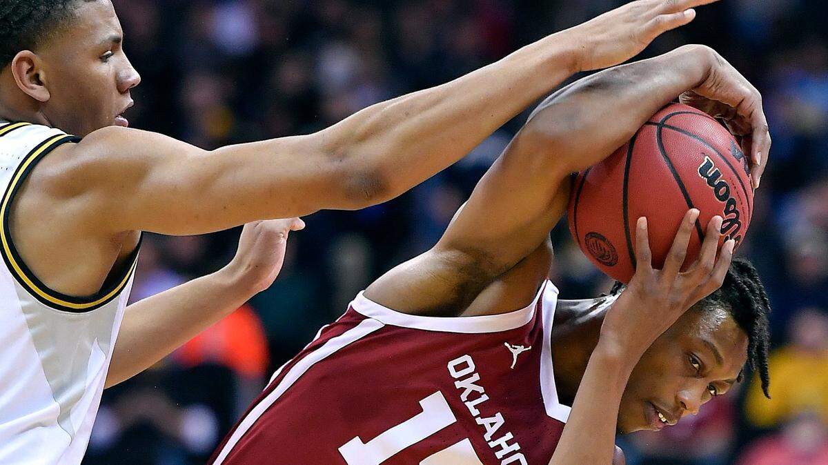 Oklahoma’s Alondes Williams (15) secures a long rebound away from Missouri’s Javon Pickett during the second half of a CBE Hall of Fame Classic game on Nov. 26, 2019 at the Sprint Center in Kansas City. OU beat MU, 77-66.