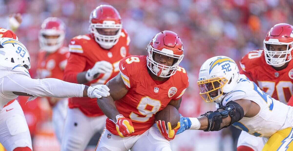 Kansas City Chiefs running back Kenneth Walker III (9) breaks through hole against the Los Angeles Chargers during the first half on Sunday at Arrowhead Stadium.