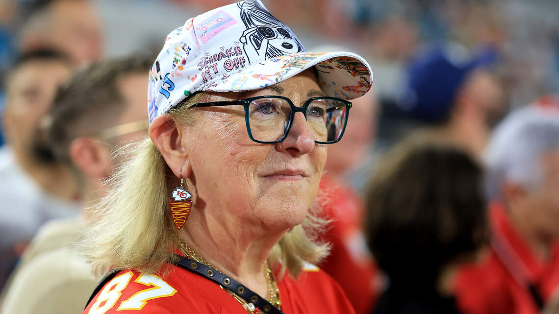 Travis Kelce’s mom, Donna, loved her visit to a new Johnson County restaurant