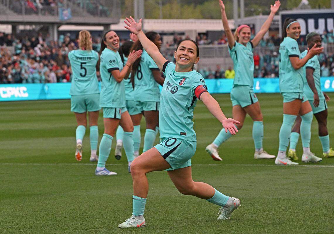 Kansas City Current midfielder Lo’eau LaBonta (10) celebrates with her teammates after scoring a goal on a penalty kick against the Houston Dash in the first half at CPKC Stadium on April 19, 2025.