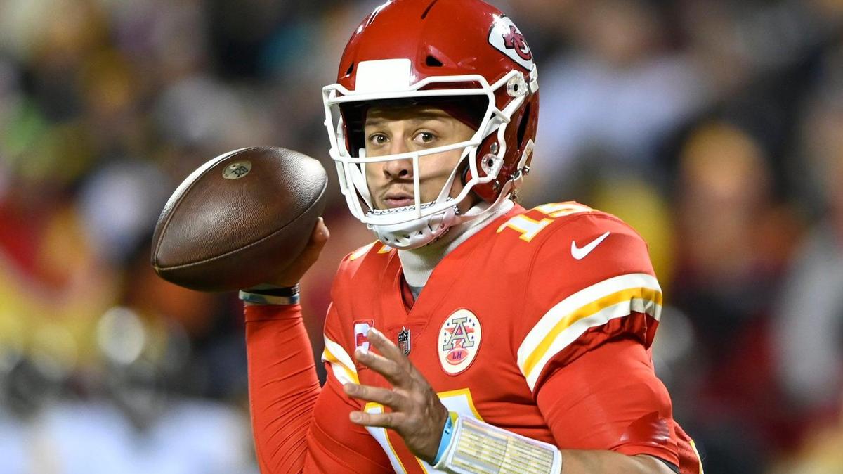 Kansas City Chiefs quarterback Patrick Mahomes (15) look for a receiver as the Chiefs took on the Pittsburgh Steelers in the AFC Wild Card game on Sunday, Jan.16, 2022, at Arrowhead Stadium in Kansas City.