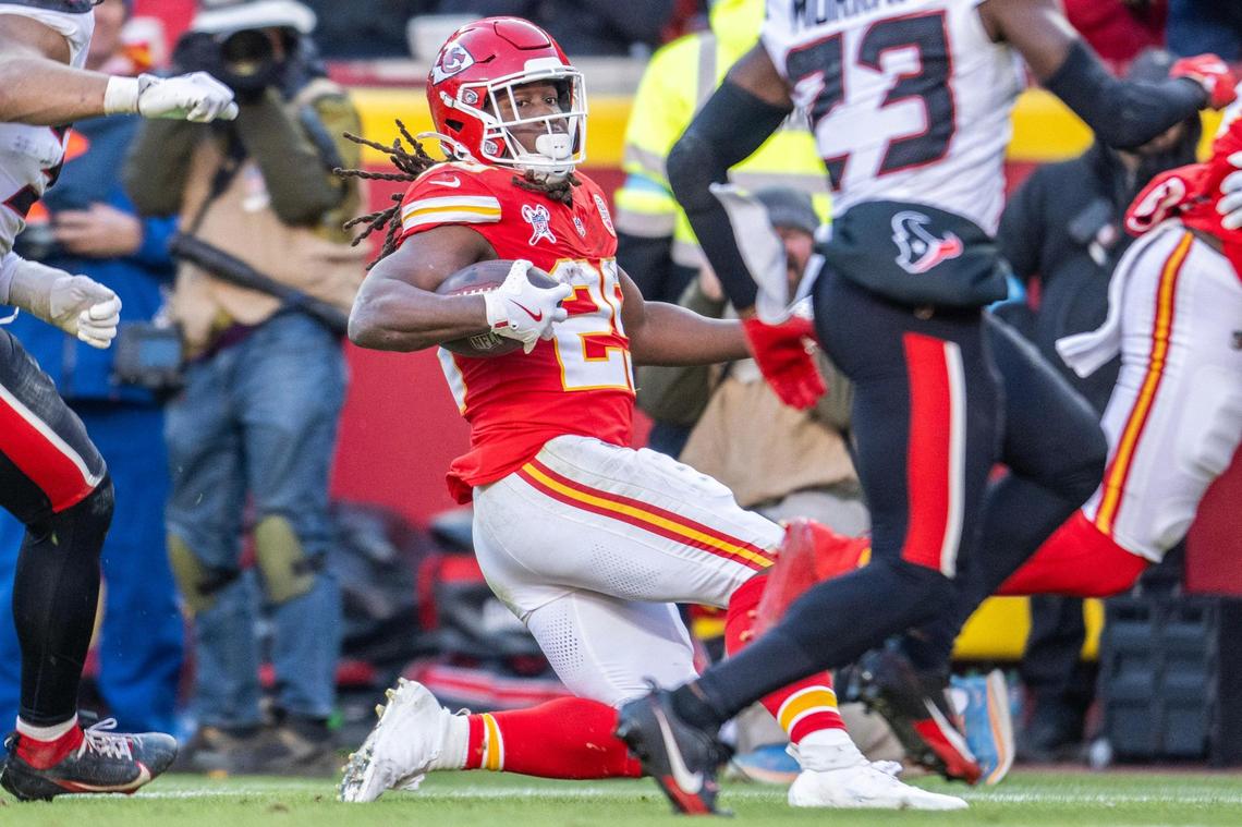 Kansas City Chiefs running back Kareem Hunt (29) runs for yardage in the fourth quarter during an NFL game against the Houston Texans on Saturday, Dec. 21, 2024, at GEHA Field at Arrowhead Stadium.