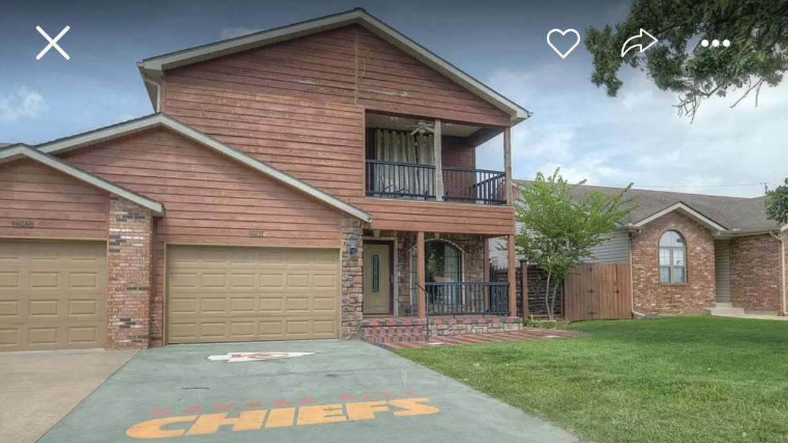 “Are you the ultimate (Chiefs) Fan and the ultimate investor??? Then this duplex is calling your name,” listing agent Jonathan Leach said.