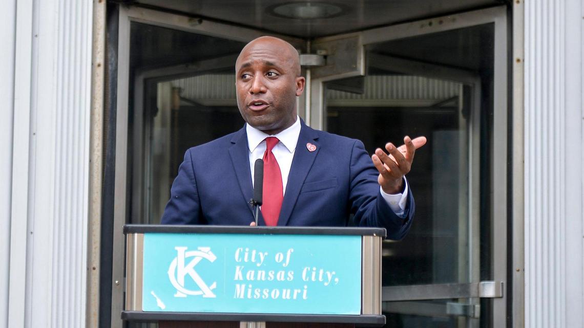 Problems with Kansas City’s bus system are not because of money, Mayor Lucas says