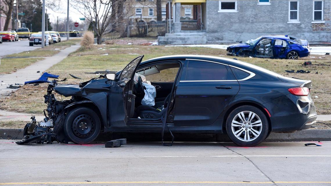 Multiple injured after armed carjacking and police chase, Kansas City police say