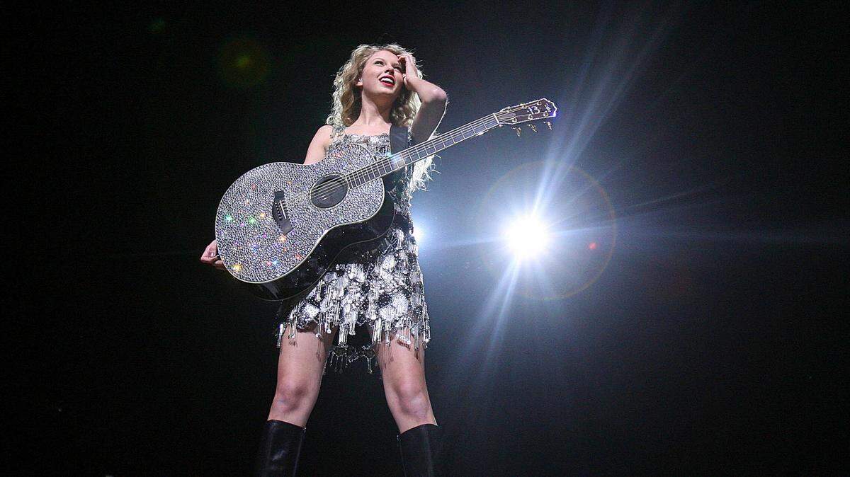 Taylor Swift entertained a sold out crowd with her Fearless Tour on April 2, 2010 at Sprint Center.