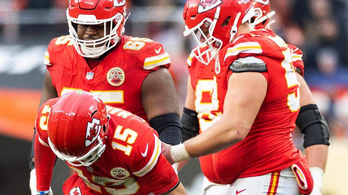 Kansas City Chiefs teammates surround quarterback Patrick Mahomes as he limps off the field with help late in a Week 15 game against the Cleveland Browns at Huntington Bank Field in Cleveland, Ohio on Sunday, Dec. 15, 2024.