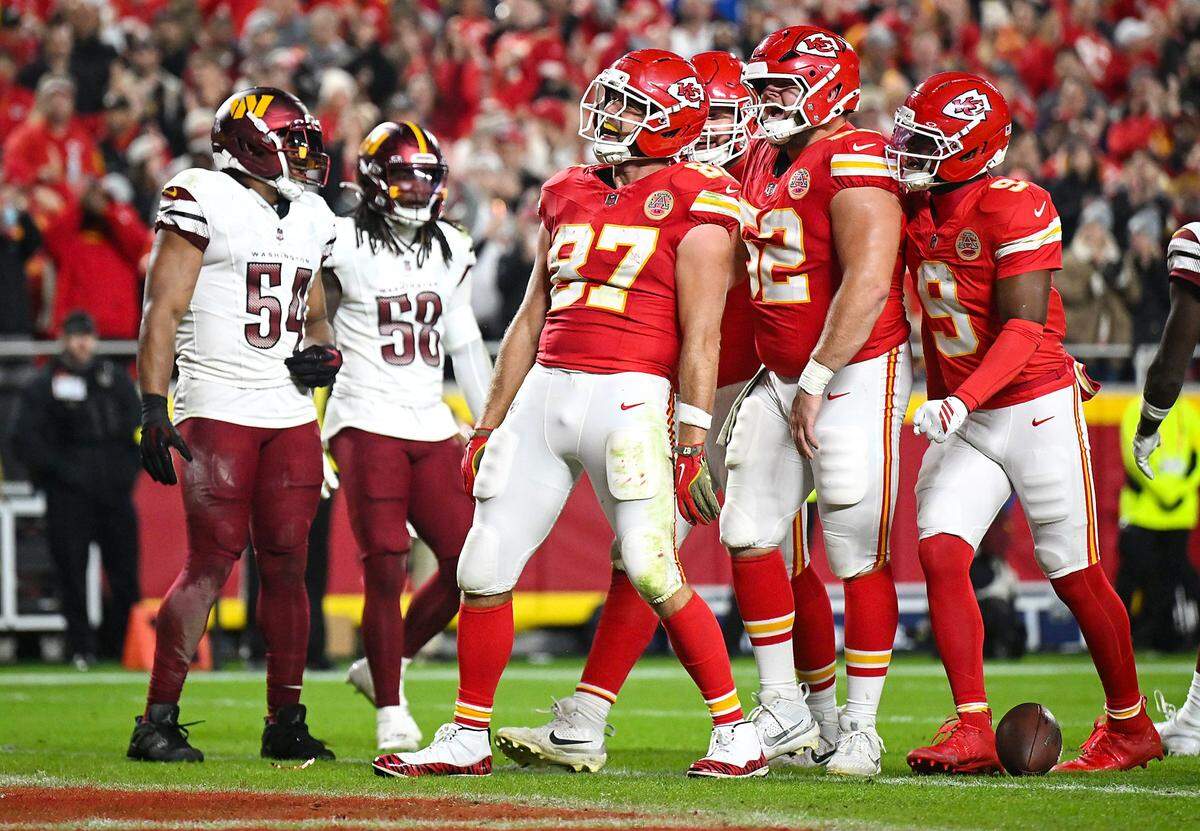 Kansas City Chiefs tight end Travis Kelce (87) celebrates after catching a pass for a touchdown in the third quarter against the Washington Commanders on Monday, Oct. 27, 2025, at GEHA Field at Arrowhead Stadium. Kelce tied the Chiefs all-time record for touchdowns with the score.