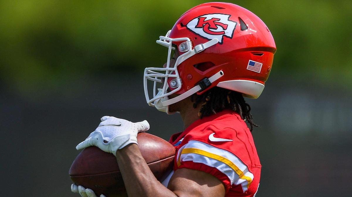 Running back/wide receiver Jerrion Ealy participates in drills during an OTA session at the Chiefs’ training facility.