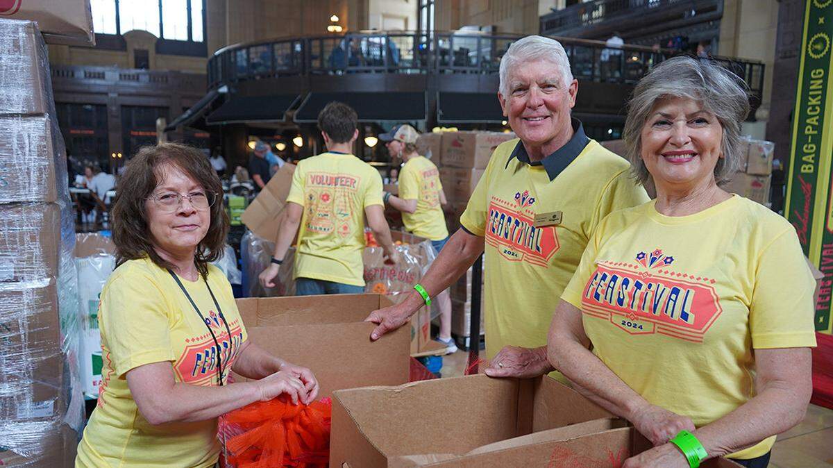 Longtime Kansas City newscaster Phil Witt and his family volunteer with Harvesters — The Community Food Network.