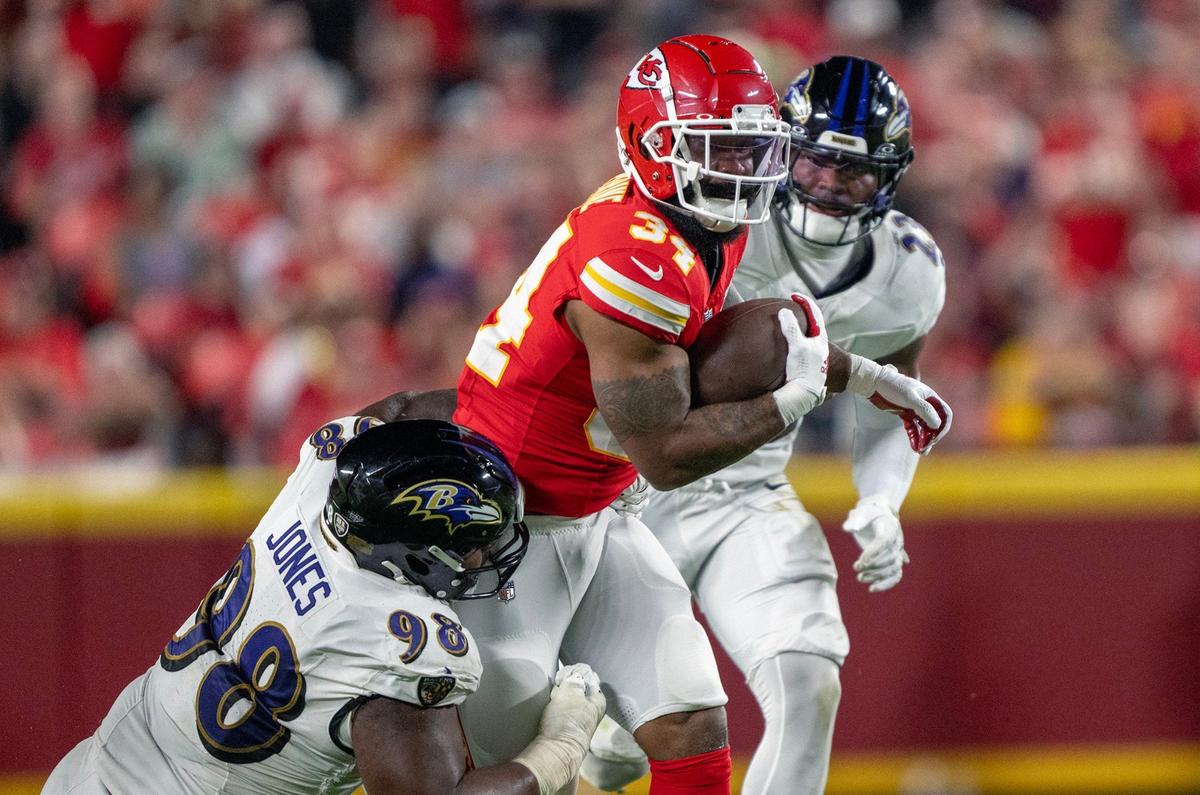 Kansas City Chiefs running back Samaje Perine (34) runs with a pass In the second half against the Baltimore Ravens on Thursday, Sept. 5, 2024, at GEHA Field at Arrowhead Stadium. Kansas City defeated Baltimore 27-20.