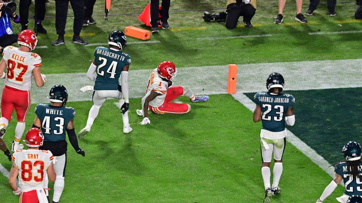 Kansas City Chiefs running back Jerick McKinnon (1) slides to stop the clock during the fourth quarter of Super Bowl LVII against the Philadelphia Eagles at State Farm Stadium.