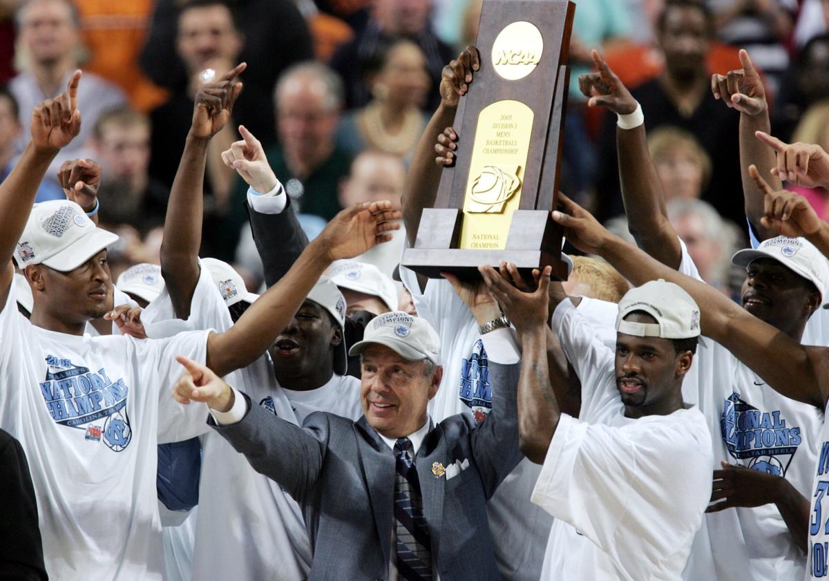 North Carolina players and head coach Roy Williams celebrate on the court as the North Carolina Tar Heels beat the Illinois Fighting Illini 75-70 in the Men’s 2005 NCAA