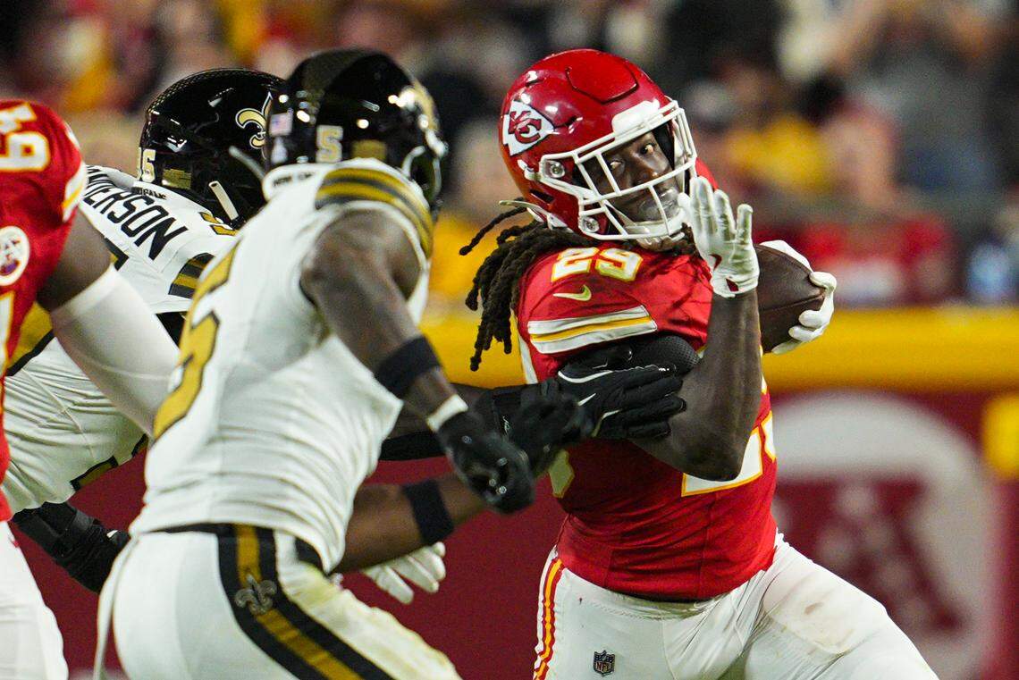 Kansas City Chiefs running back Kareem Hunt (29) runs the ball during the first half against the New Orleans Saints at GEHA Field at Arrowhead Stadium on Oct. 7, 2024.
