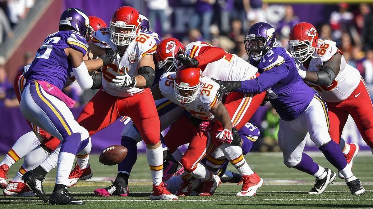 
Kansas City Chiefs running back Charcandrick West (35) fumbled with 4:38 left in the game against the Minnesota Vikings on October 18, 2015 at TCF Stadium in Minneapolis, MN. The Vikings recovered and won, 16-10.
