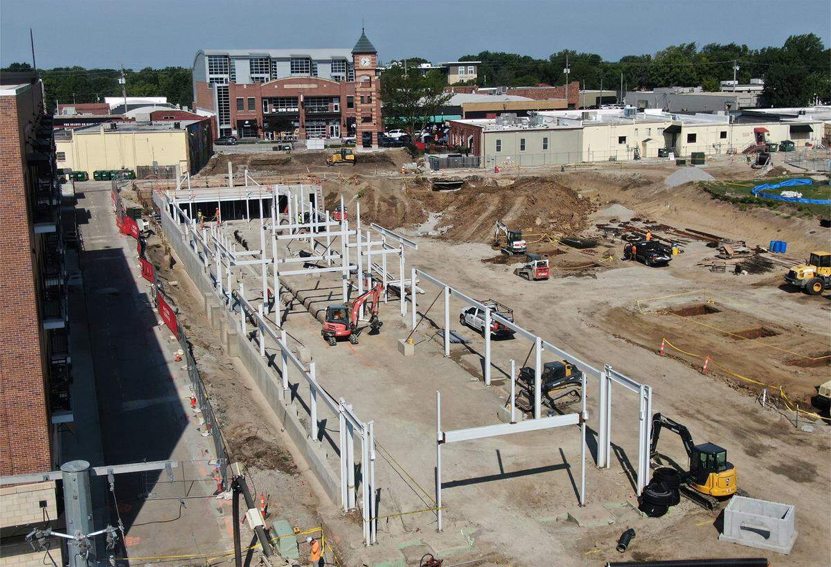 The market area expands the foot print of the previous market pavilion built there in 1991.