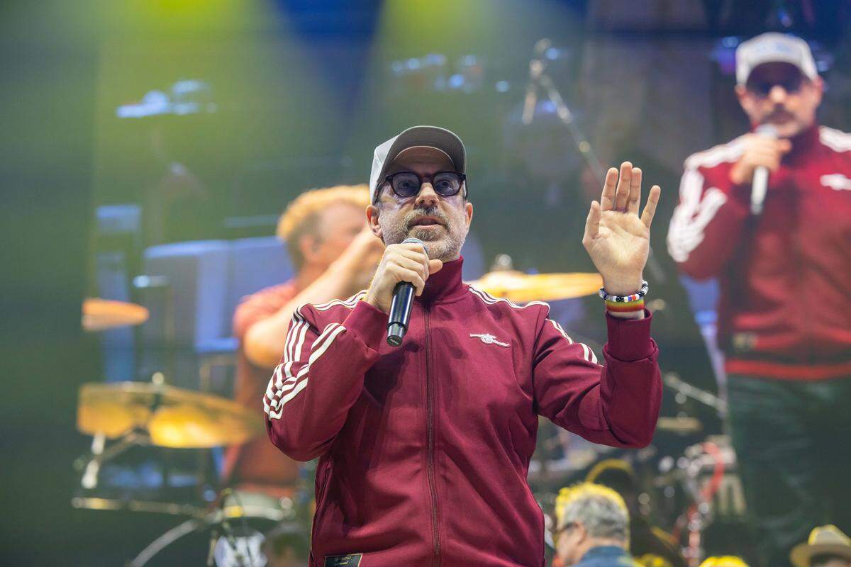 Actor Jason Sudeikis speaks to the crowd at the Big Slick fundraiser on Saturday, May 30, at T-Mobile Center. The annual fundraiser put on by famous Kansas City celebrities raises money for Children’s Mercy Hospital.