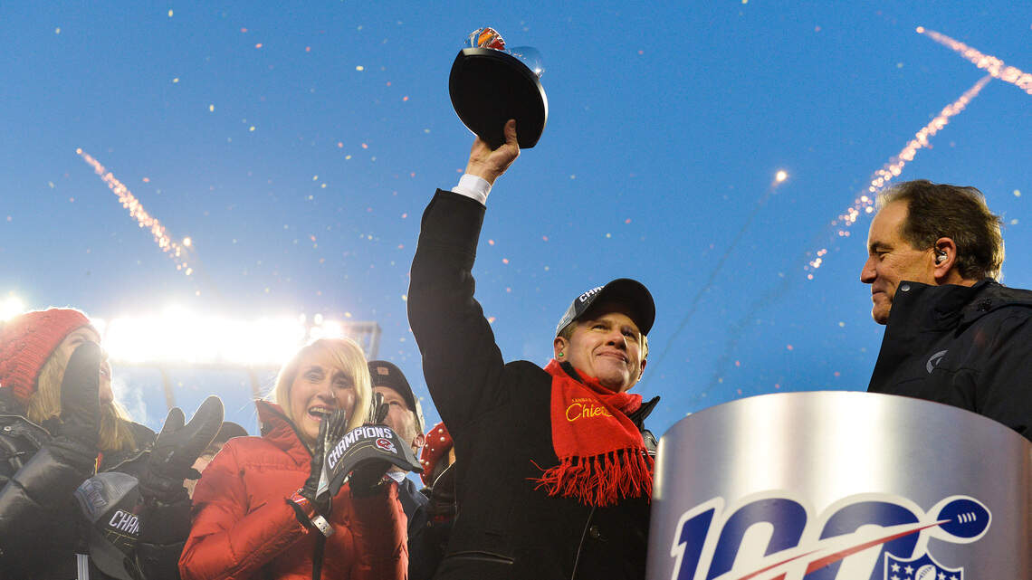 Hunt family to host close to 2,000 Chiefs staffers, friends, loved ones for Super Bowl