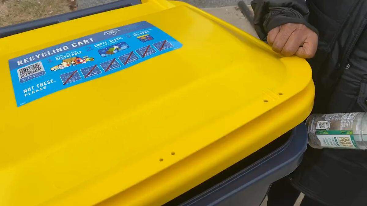 A Kansas City recycling cart recycle bin