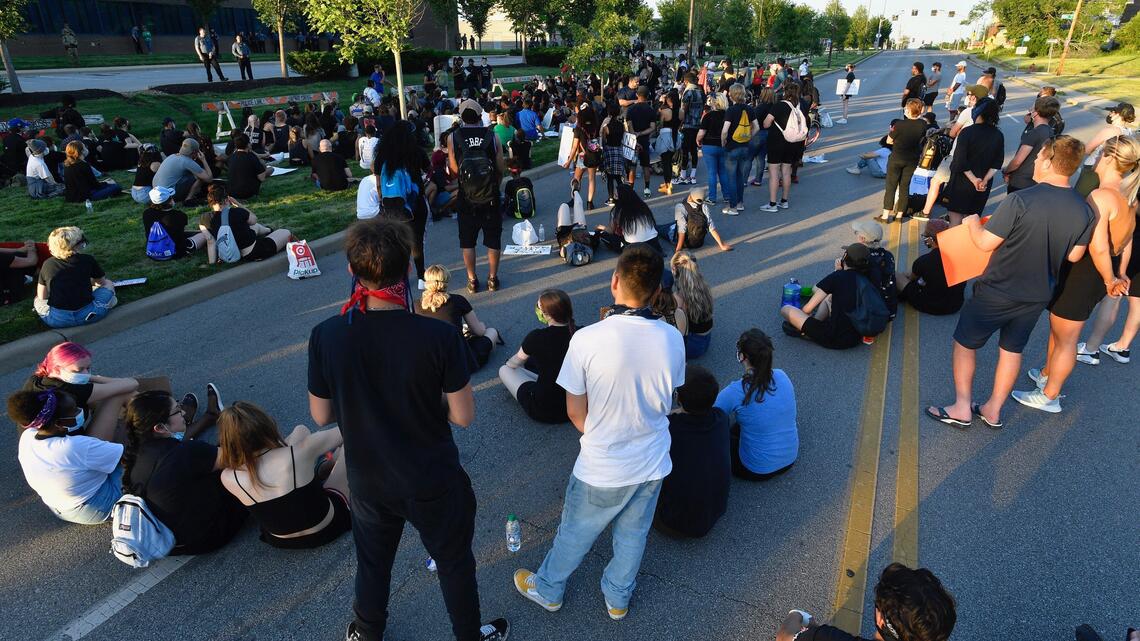 Hundreds march to KCPD’s East Patrol Station as protests continue