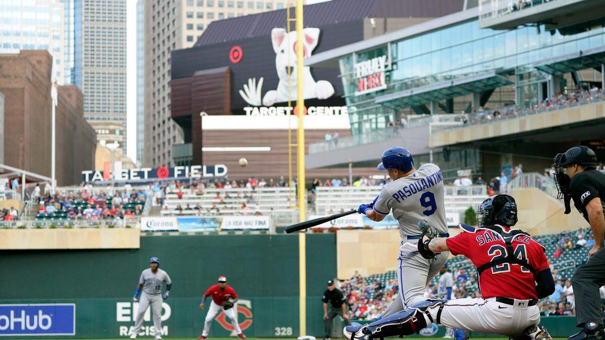 Kansas City Royals’ Vinnie Pasquantino hits a two-run home run against the Minnesota Twins during the first inning of a baseball game Monday, Aug. 15, 2022, in Minneapolis. (AP Photo/Abbie Parr)