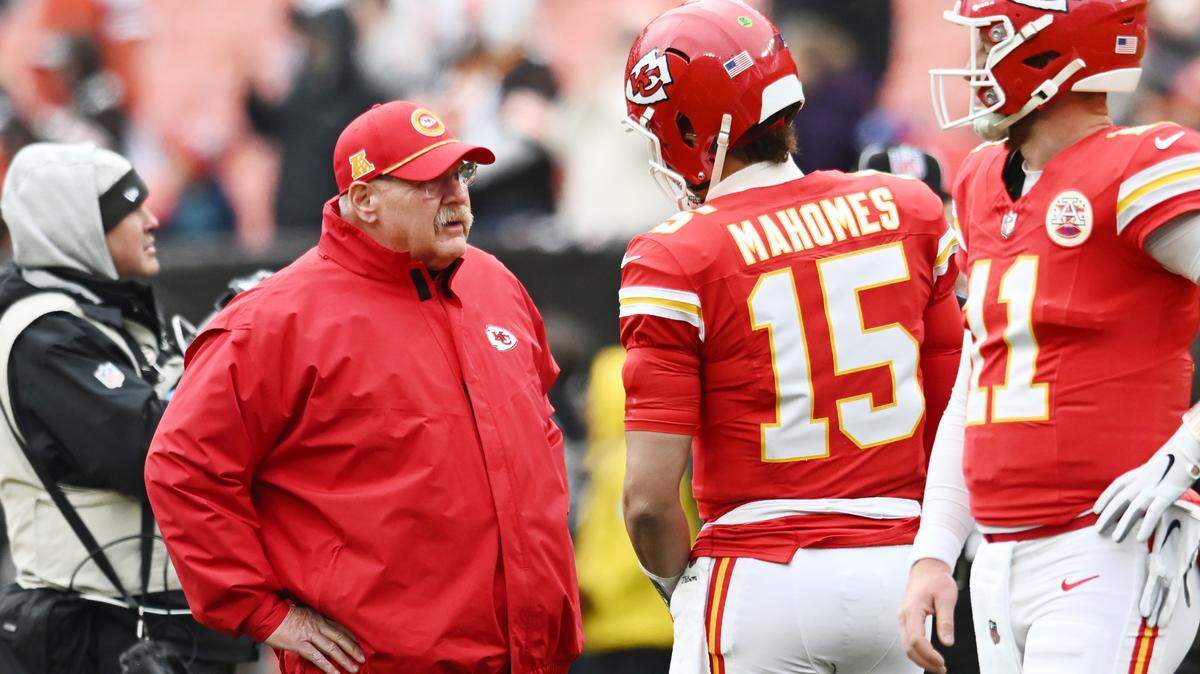 Kansas City Chiefs head coach Andy Reid talks to quarterback Patrick Mahomes (15) before the game between the Cleveland Browns and the Chiefs at Huntington Bank Field on Dec. 15, 2024.