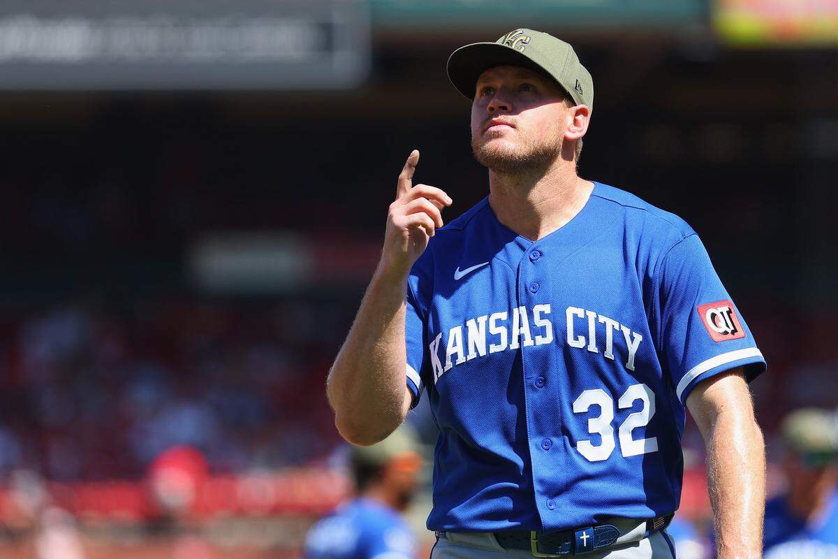 Kansas City Royals starting pitcher Stephen Kolek points to the sky after being relieved in a Sunday, May 17, 2026 game against the Cardinals at Busch Stadium in St. Louis.