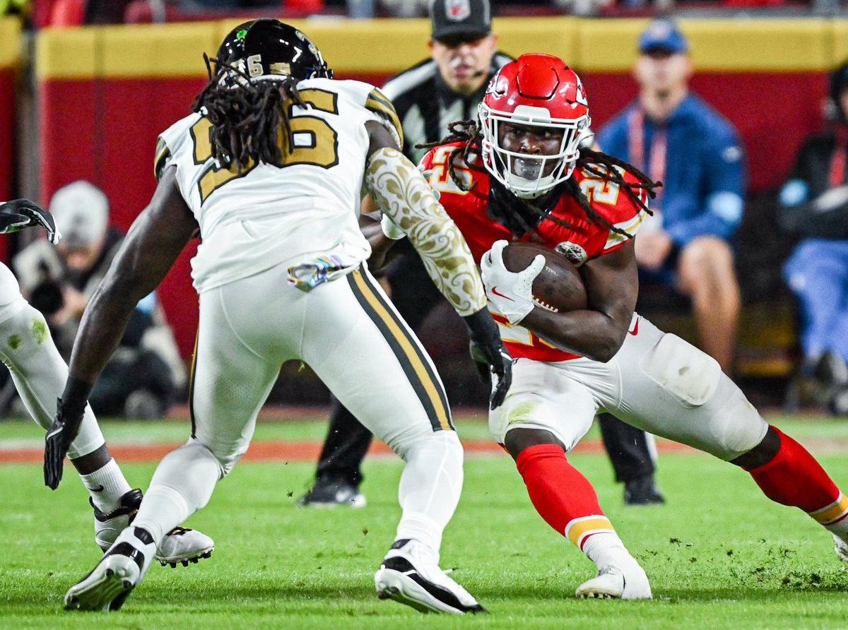 Kansas City Chiefs running back Kareem Hunt (29) runs for yardage in the first half against the New Orleans Saints on Monday, Oct. 7, 2024, at GEHA Field at Arrowhead Stadium.